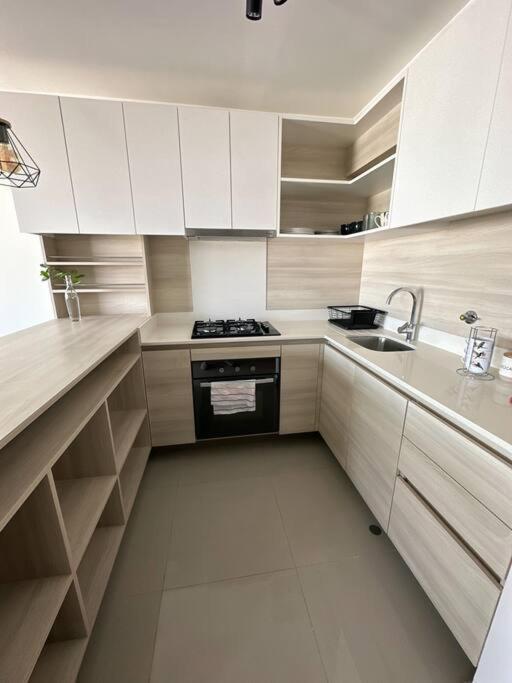 Home Cavero, Moderno Y Completo Departamento Лима Екстериор снимка